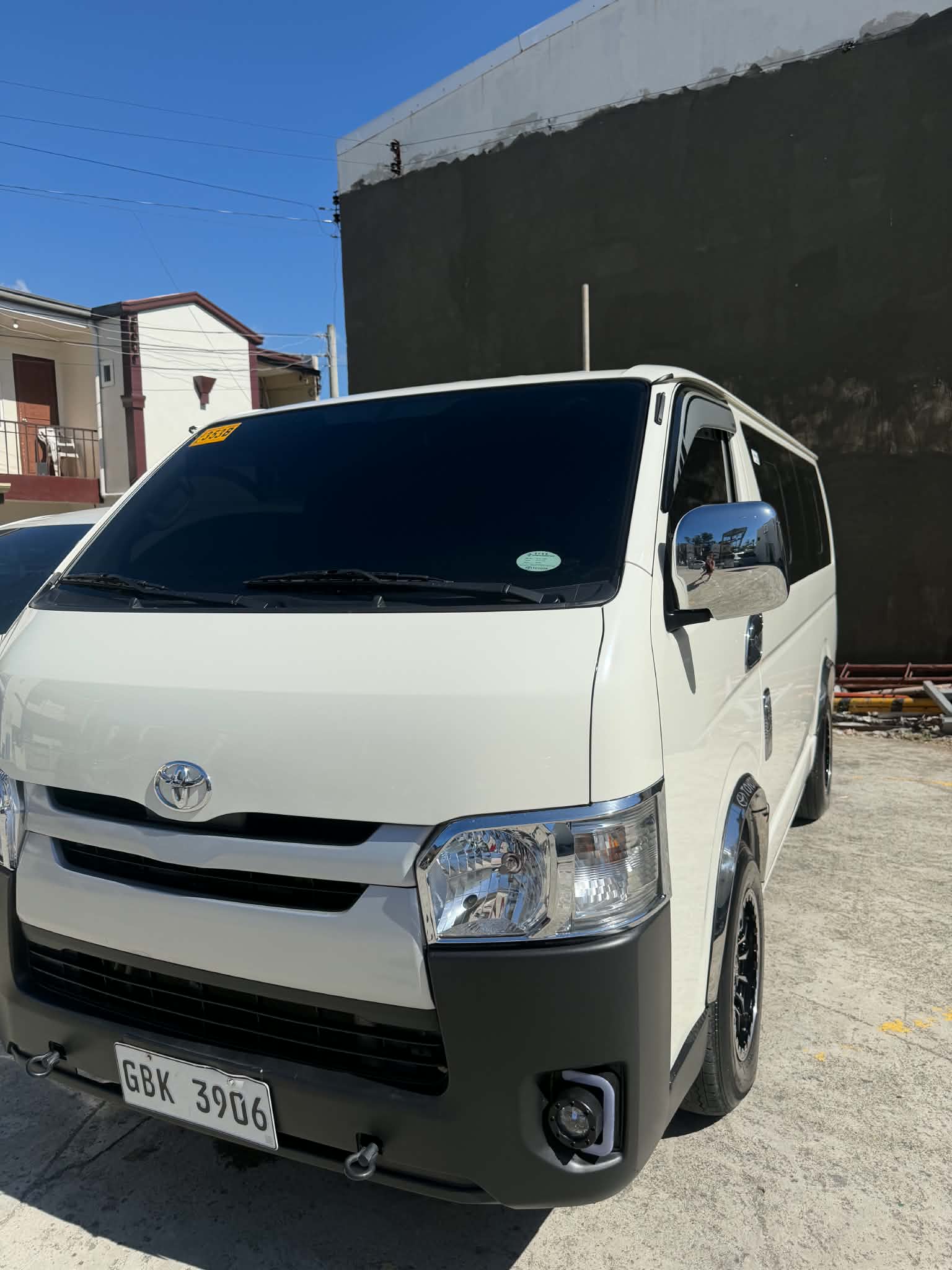 Toyota Hiace Commuter White passenger van for rent in Cebu