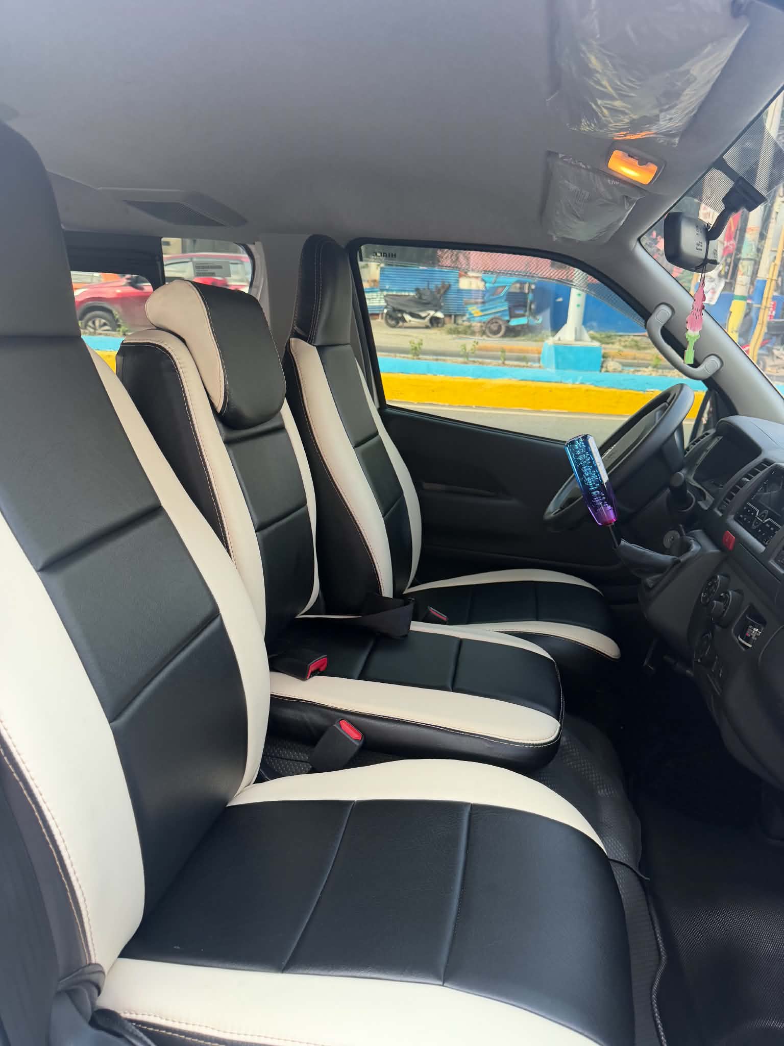 Toyota HIACE Commuter - White - Image 3